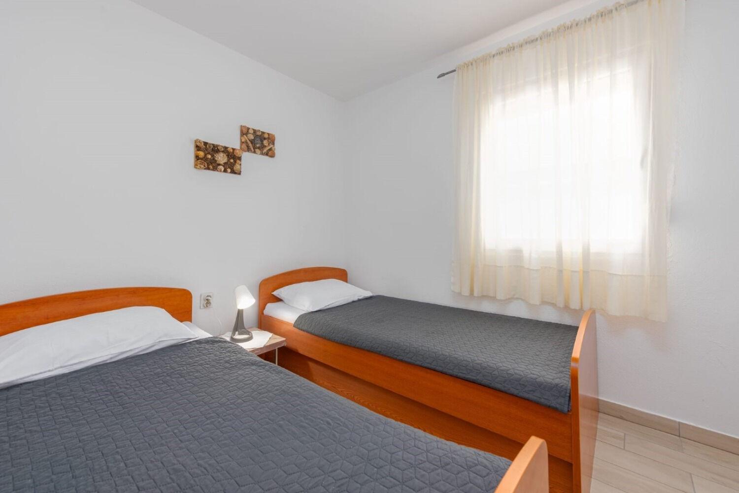 Apartments Mil - 30 M From Beach Рибарица Экстерьер фото